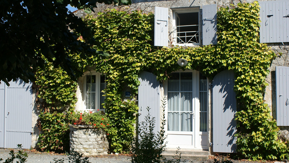 Le Nid gîte 3 étoiles pour 3 personnes jardin clos ouvert toute l'année pour vacanciers et professionnels à Surgères en Charente Maritime Aunis Marais poitevin