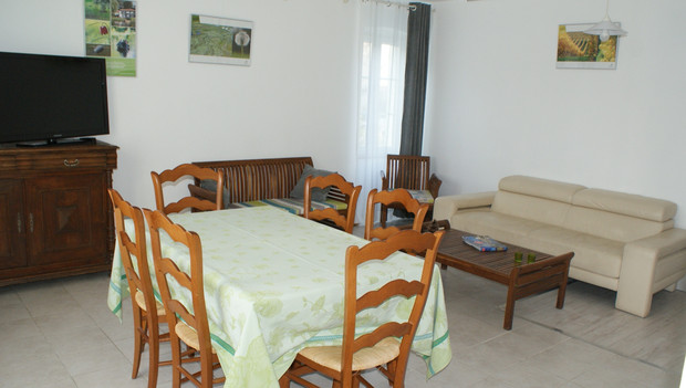 Gîte Le Relais pour 6 à 7 personnes 3 étoiles à Surgères en Charente-Maritime Aunis Marais Poitevin salon salle à manger